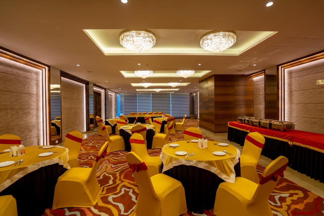 Celebrant Hotel Varanasi Eksteriør bilde