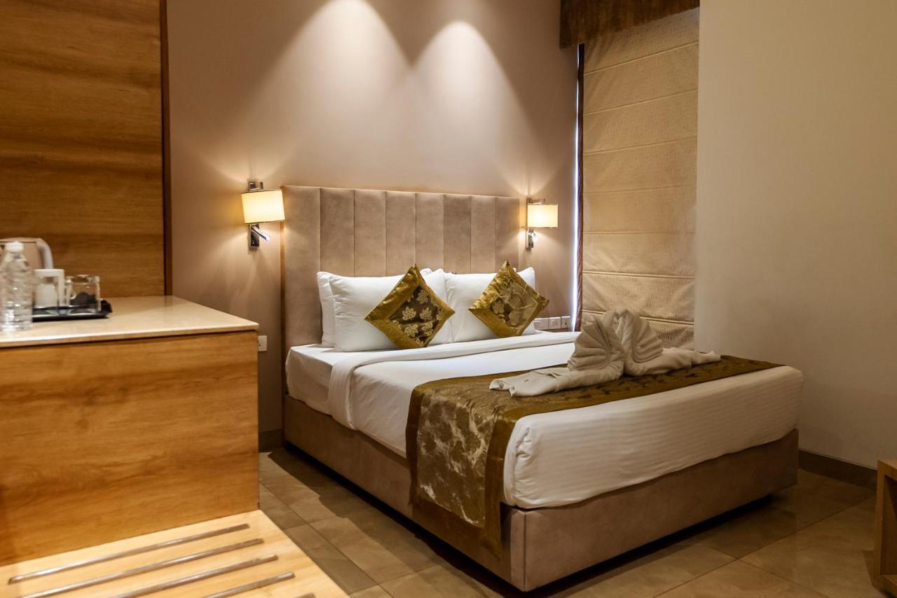 Celebrant Hotel Varanasi Eksteriør bilde