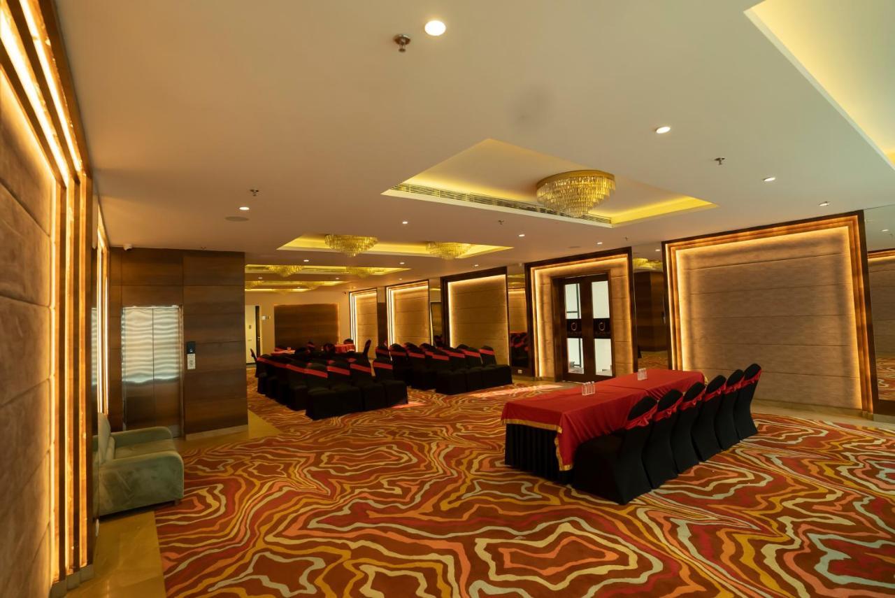 Celebrant Hotel Varanasi Eksteriør bilde