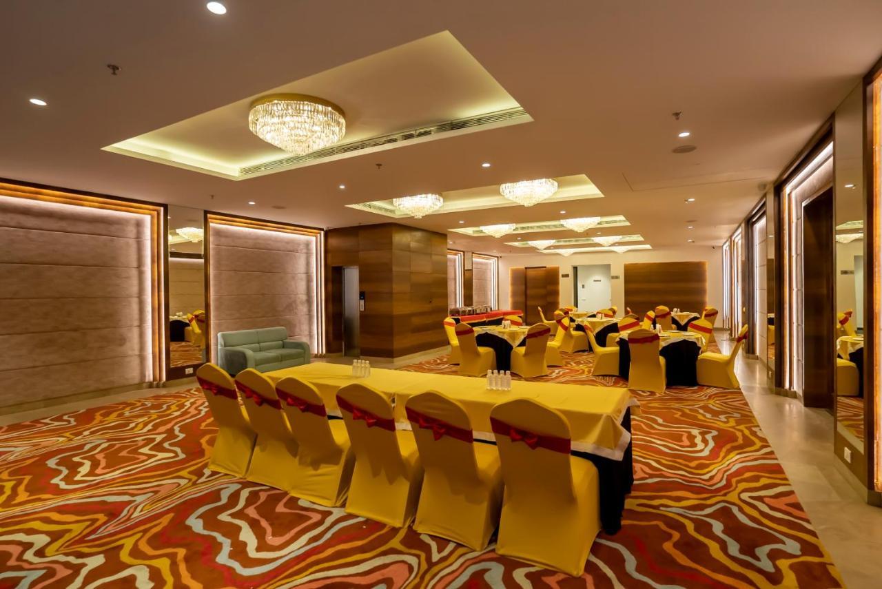 Celebrant Hotel Varanasi Eksteriør bilde