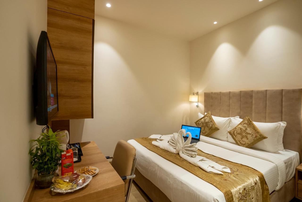 Celebrant Hotel Varanasi Eksteriør bilde
