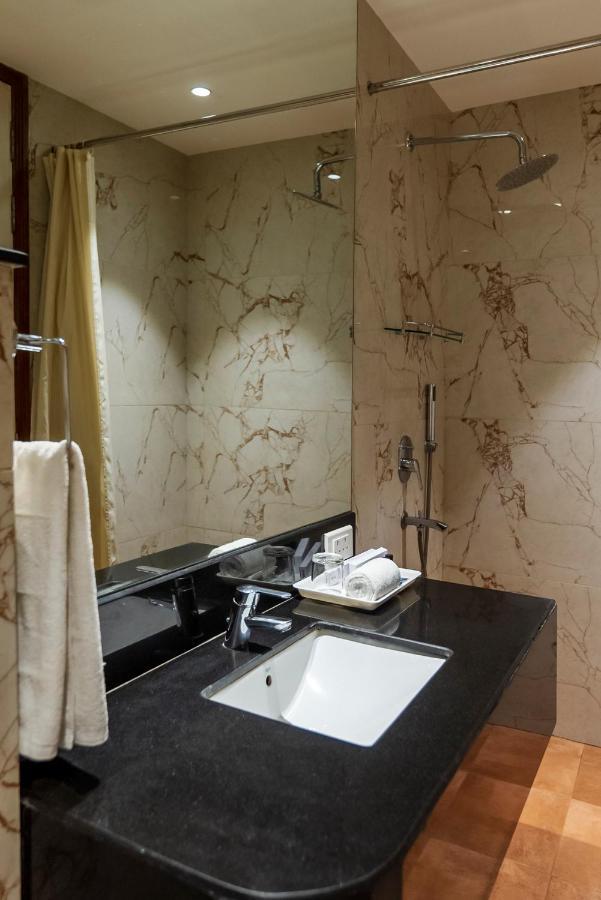Celebrant Hotel Varanasi Eksteriør bilde