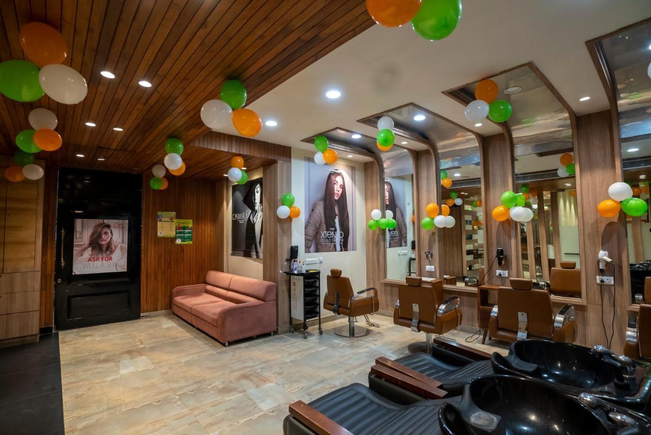 Celebrant Hotel Varanasi Eksteriør bilde