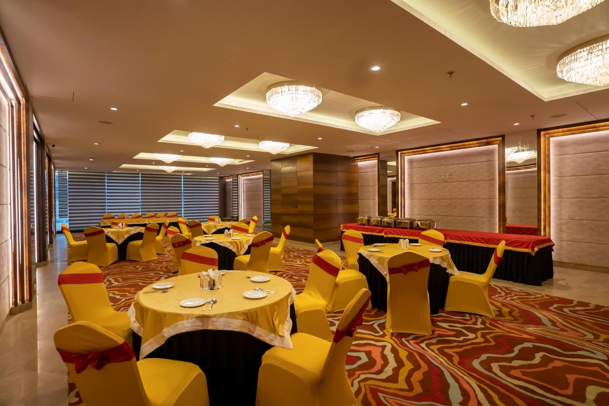 Celebrant Hotel Varanasi Eksteriør bilde