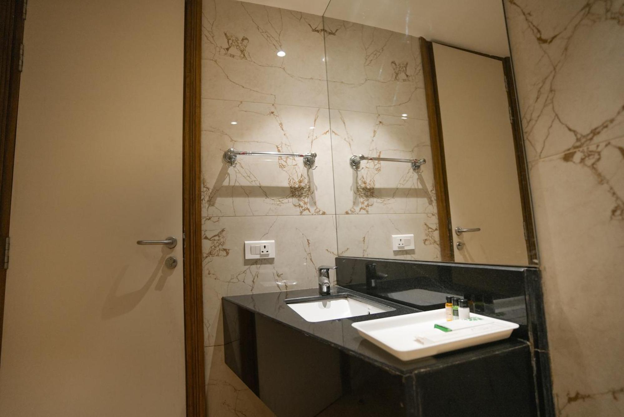 Celebrant Hotel Varanasi Eksteriør bilde